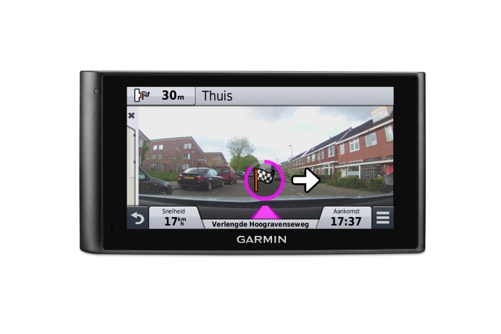 Garmin® lanceert nüviCam™: het innovatieve navigatiesysteem navigeert,  waarschuwt en helpt dankzij een ingebouwde dashboard camera en premium  hulpfuncties voor de bestuurder - Garmin Blog