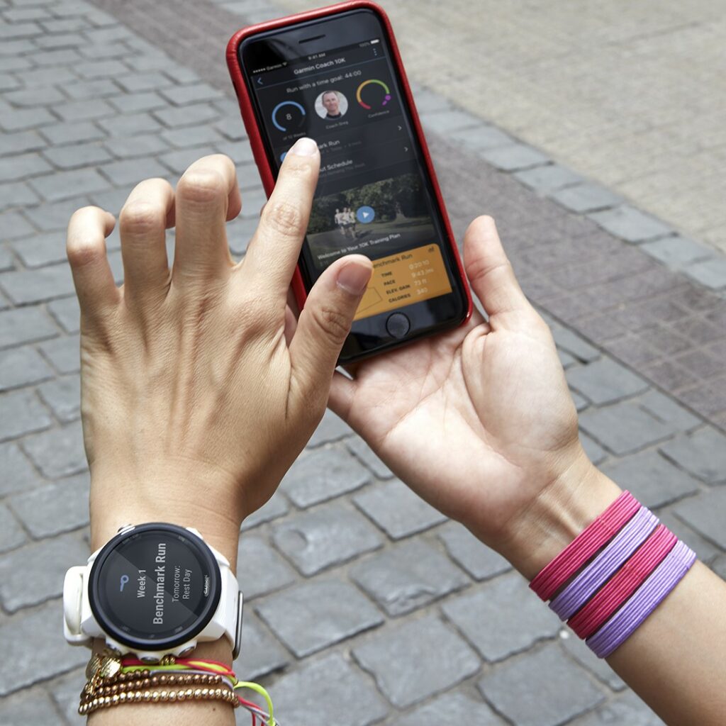hardlopen Garmin Coach smartphone en smartwatch