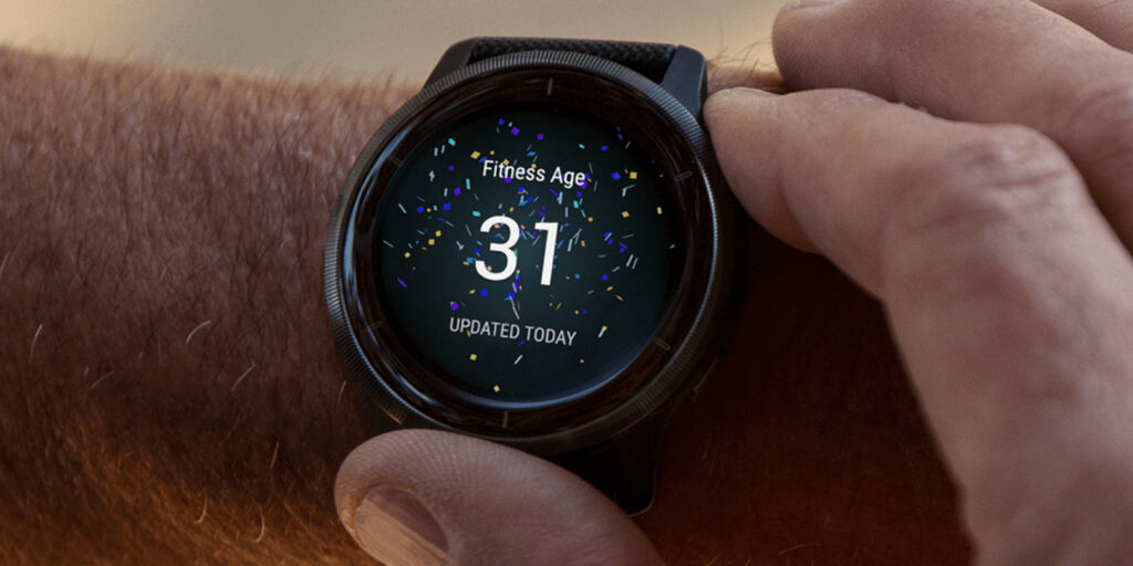 Fitness met een Garmin smartwatch. Voortgang bijhouden met fitnessleeftijd.