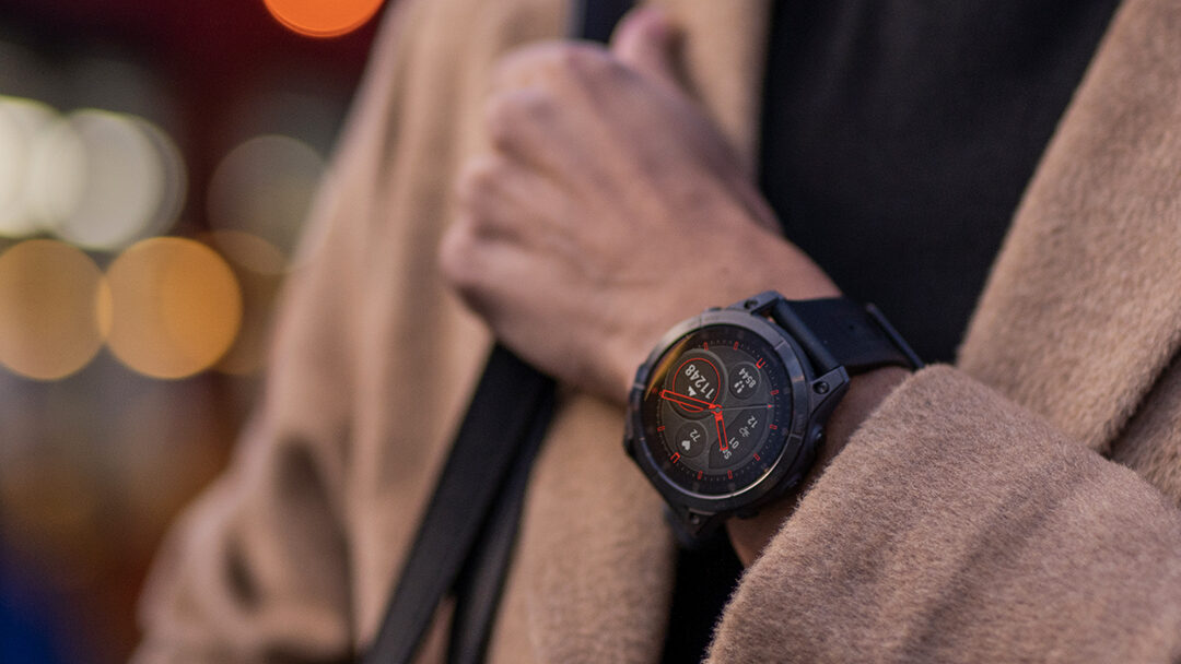 epix Gen2 smartwatch van Garmin om pols.